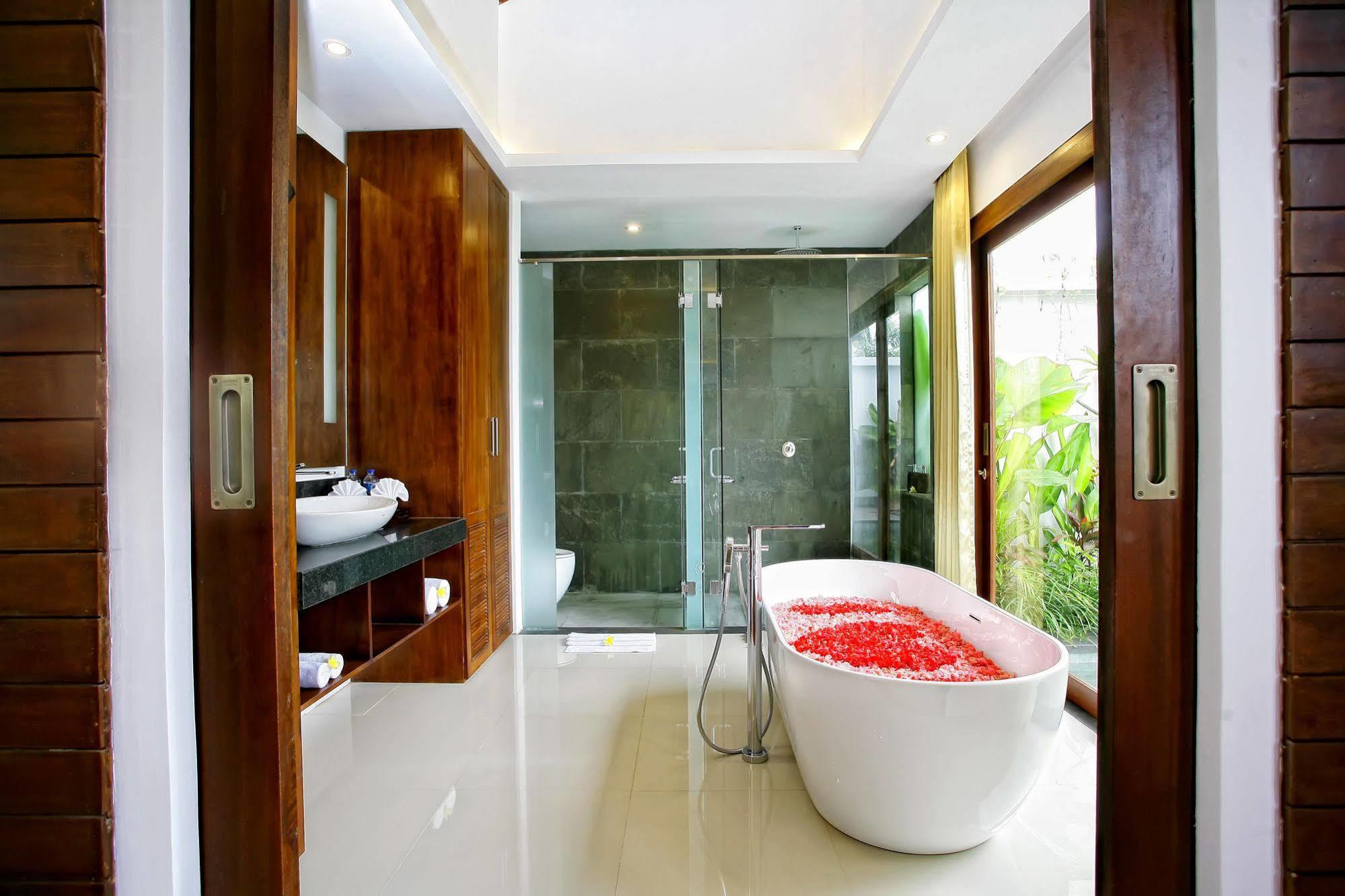 Anari Villas Kuta Легиан Экстерьер фото